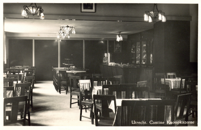 123348 Interieur van de Infanteriekazerne (Mineurslaan 4) te Utrecht.